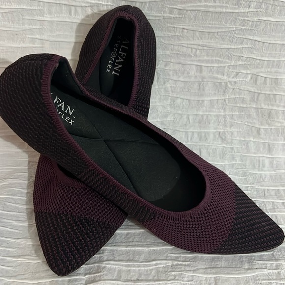 ALFANI Women's Burgundy Flats size 7w - Picture 3 of 10